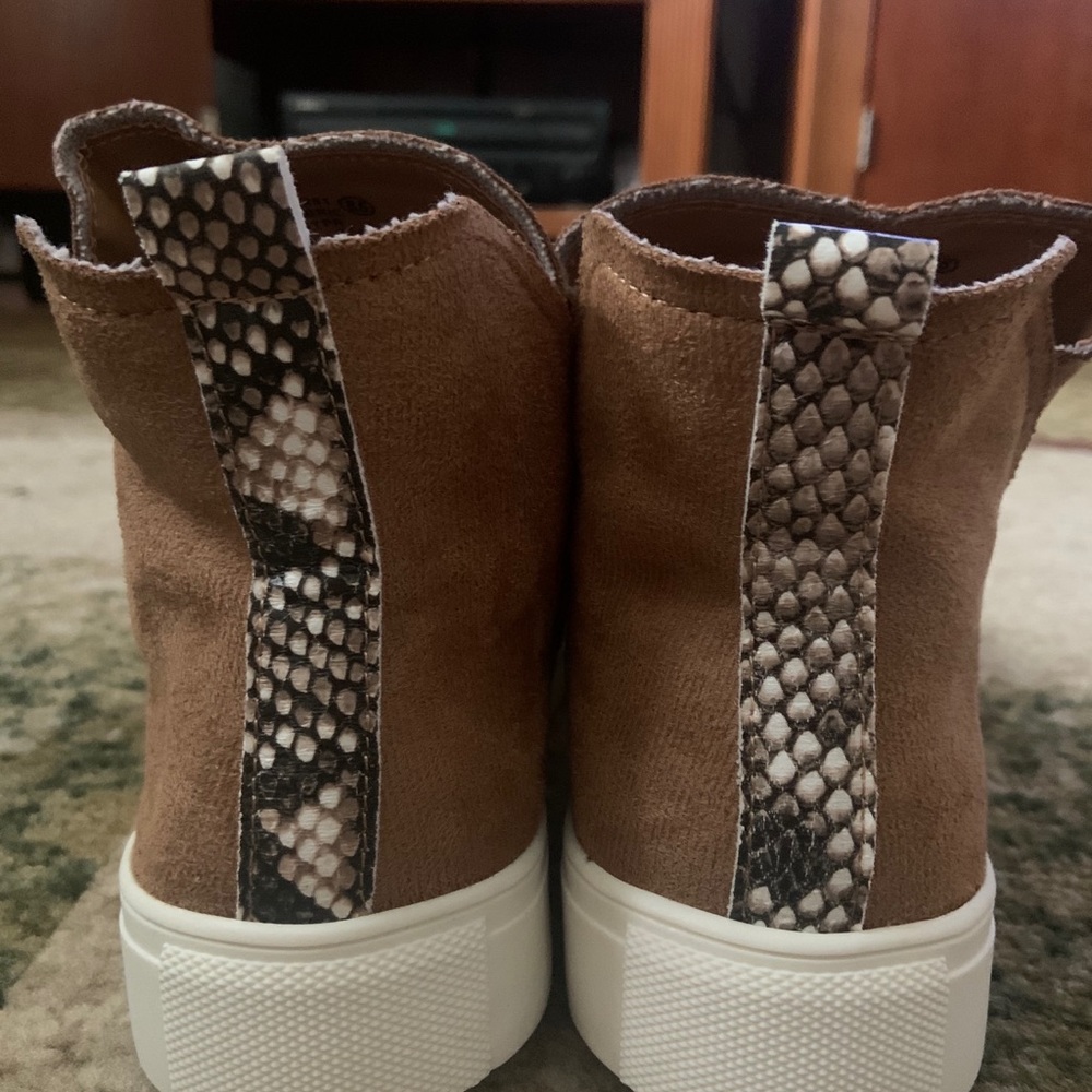 Ladies Shoes - Picture 2 of 5